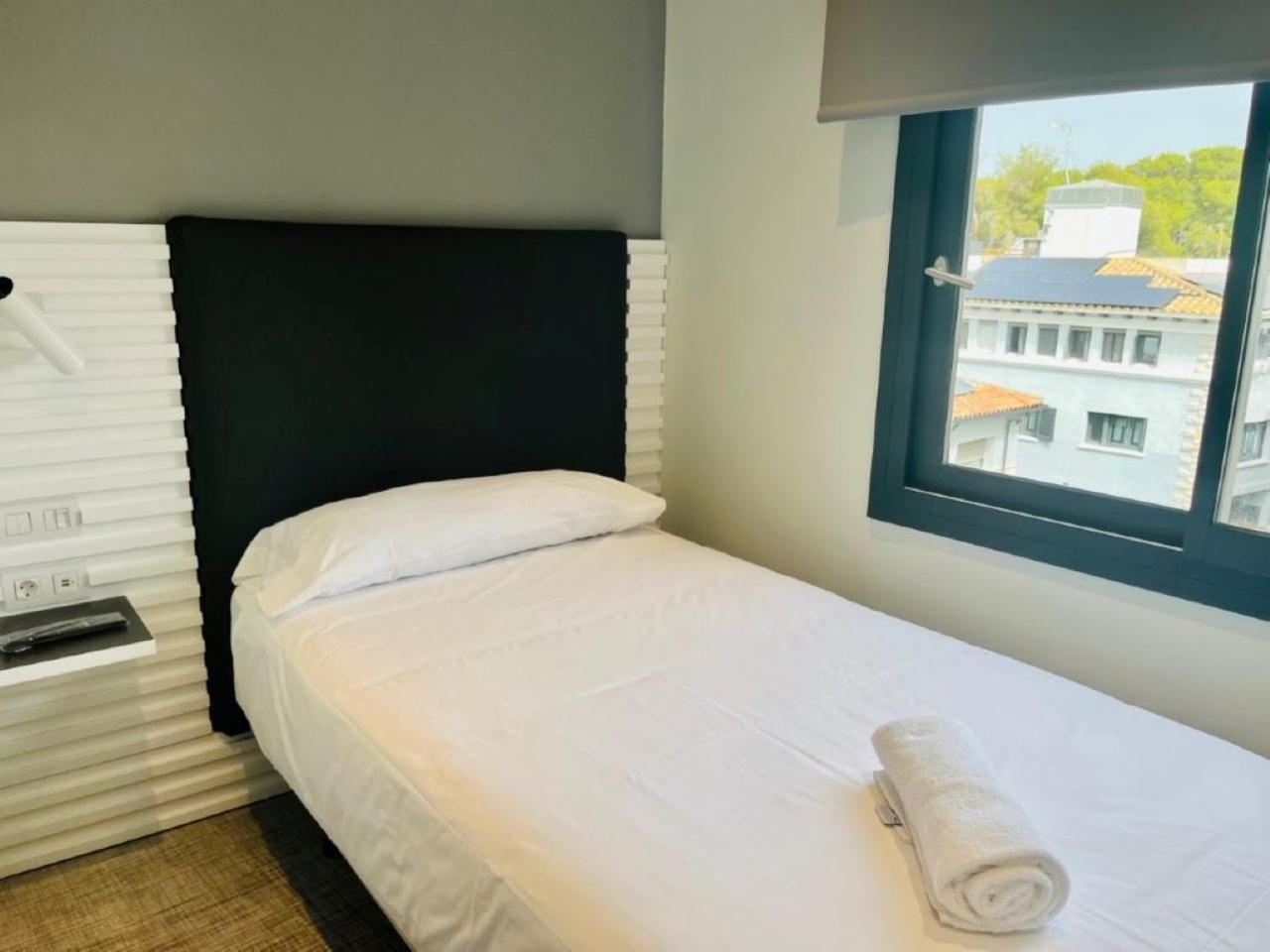 Hotel Sitges Rooms Room photo